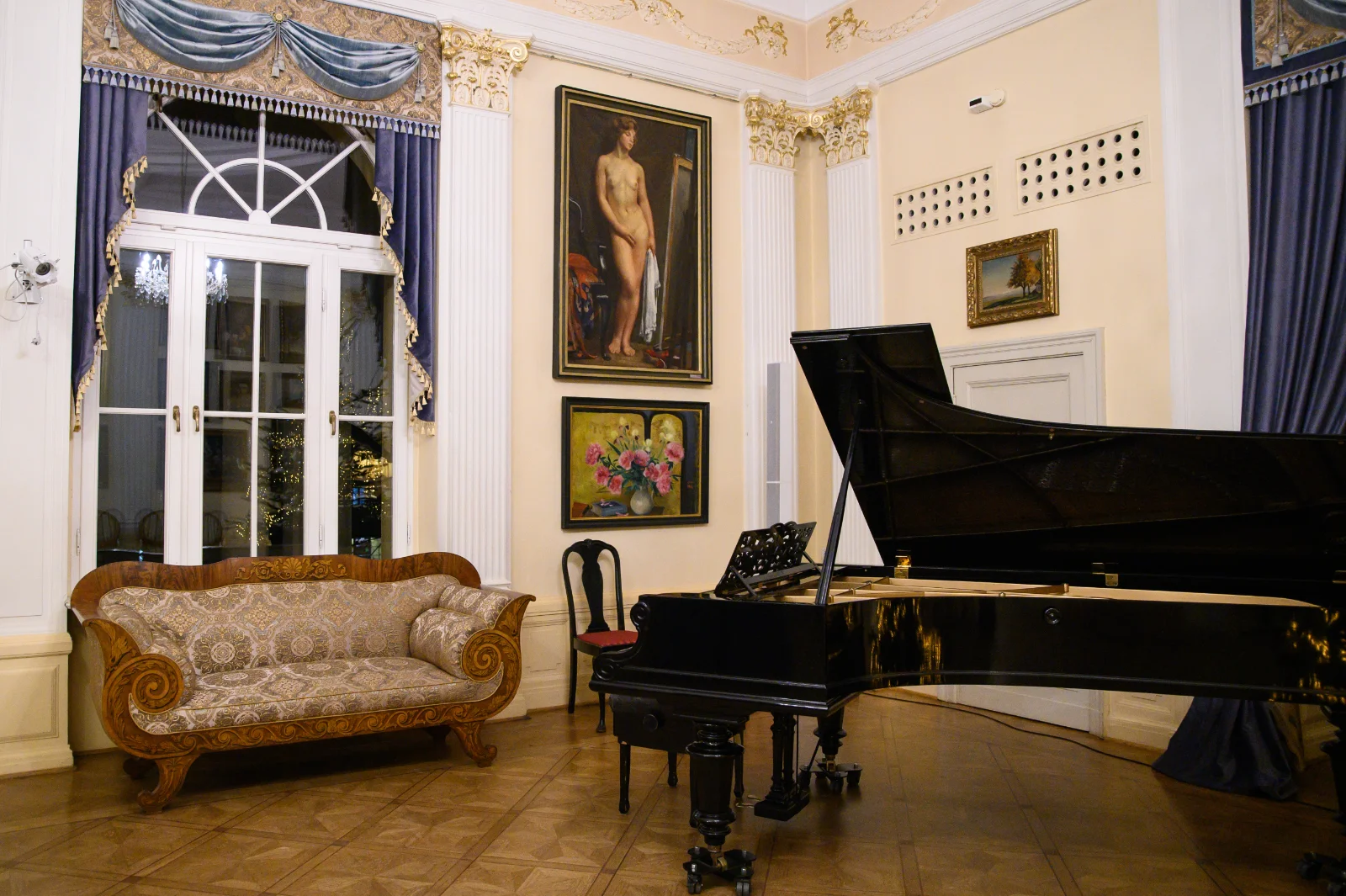Sala balowa - przestronna sala w stylu klasycystycznym